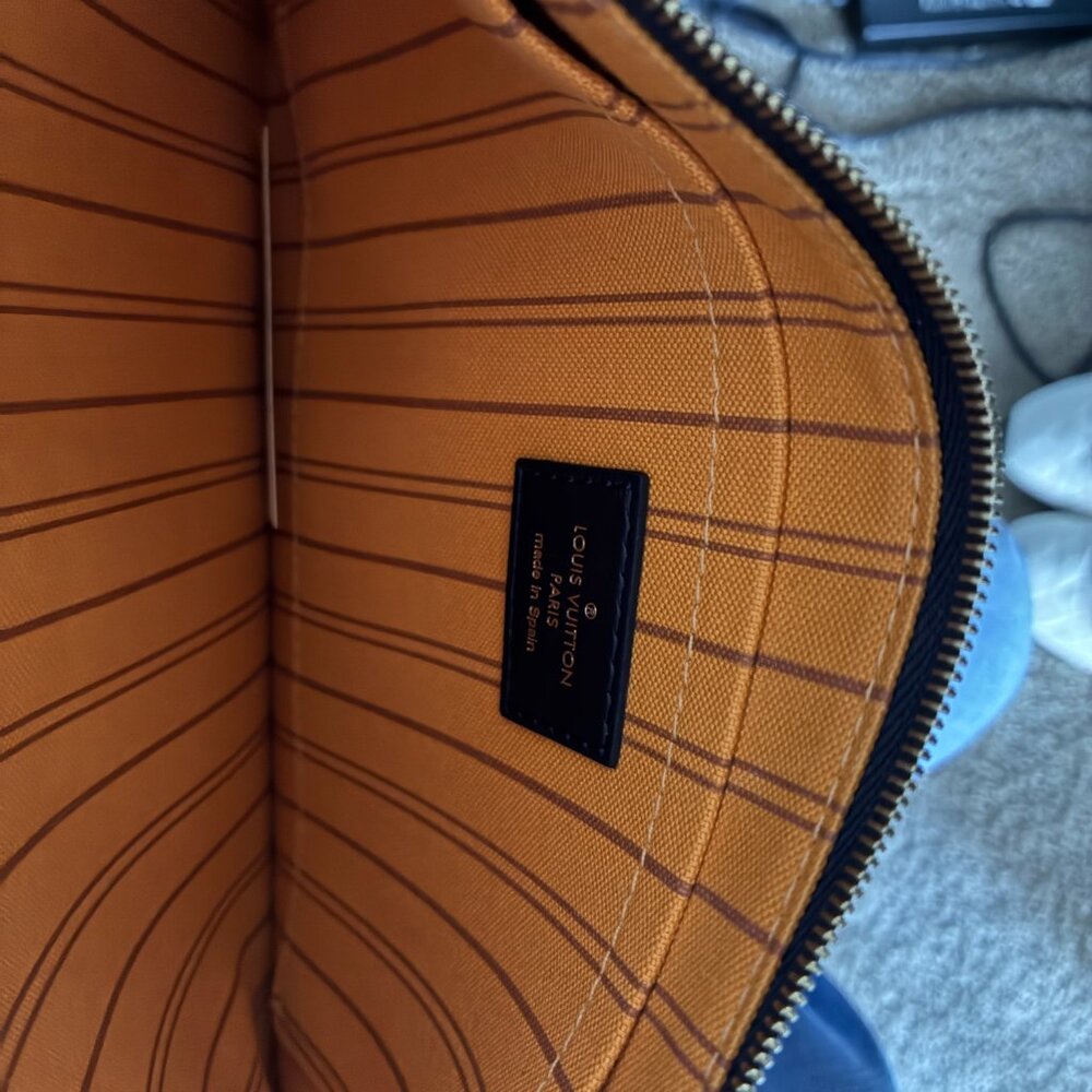 Louis Vuitton Neverfull MM Tote in Jungle Print - Picture 15 of 16